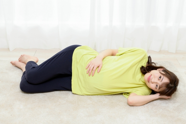 妊婦さんが横たわっている様子